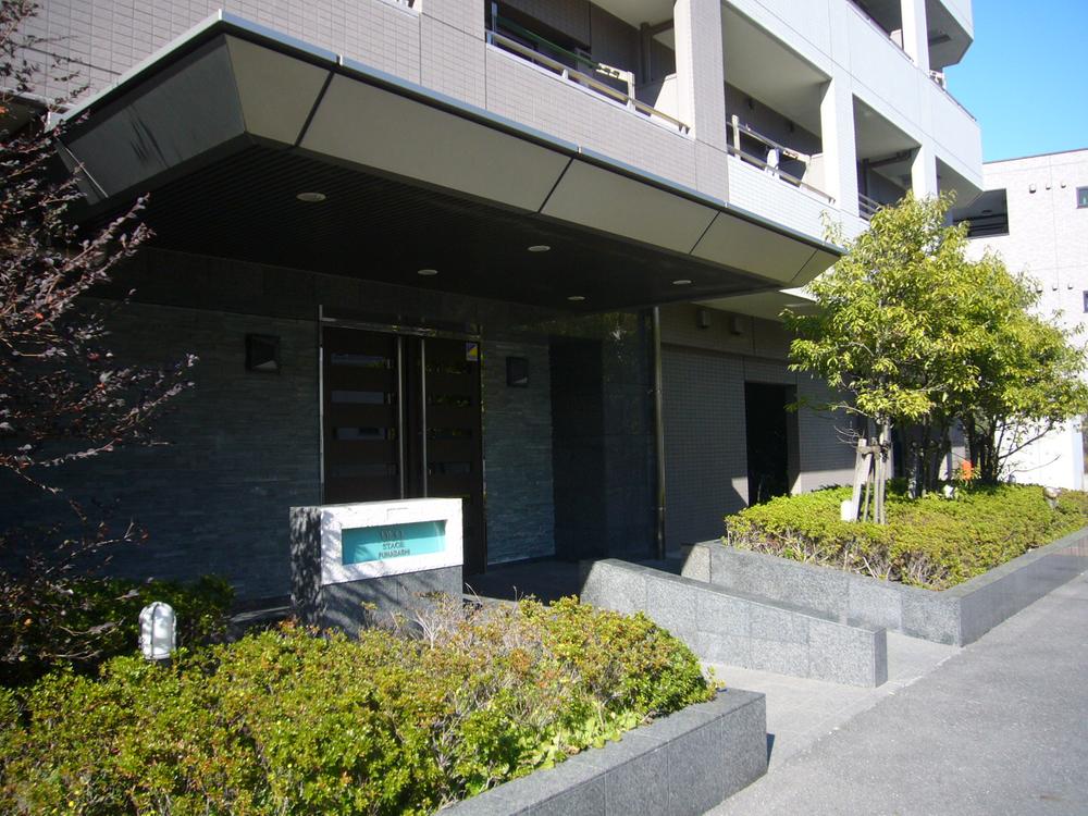 Entrance. Common areas