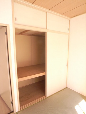 Receipt. Closet upper closet also with! It can be quite accommodating!