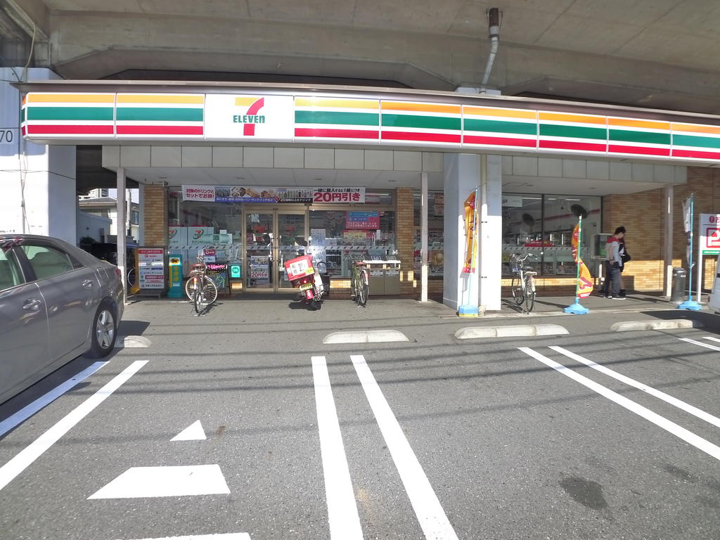 Convenience store. Seven-Eleven Funabashi Motonakayama 2-chome up (convenience store) 242m