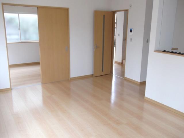 Same specifications photos (living)