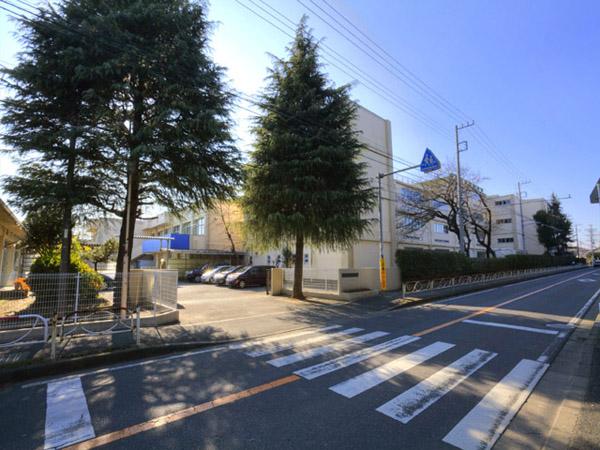 Junior high school. 1250m to Funabashi Municipal god of the sea Junior High School