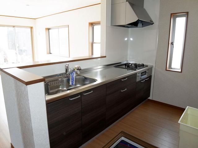 Kitchen. Face-to-face in the kitchen that can be family and dialogue while cooking