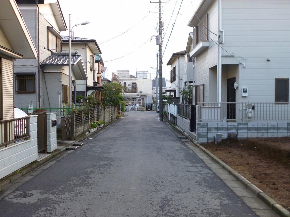 Local photos, including front road. The entire surface of the road and out is also happy to parking in 5m width.