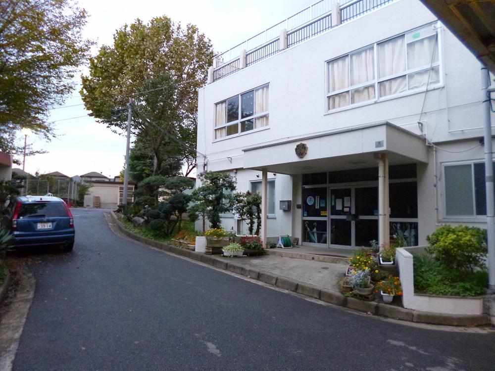 Junior high school. A tradition of 1961 April opened