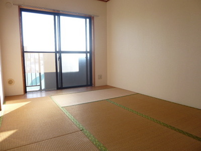 Living and room. Please relaxing in bright Japanese-style room