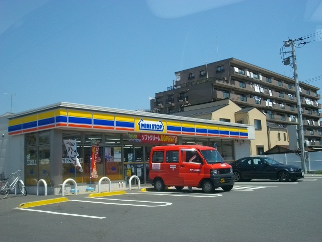 Supermarket. MINISTOP Maeharanishi 4-chome to (super) 178m