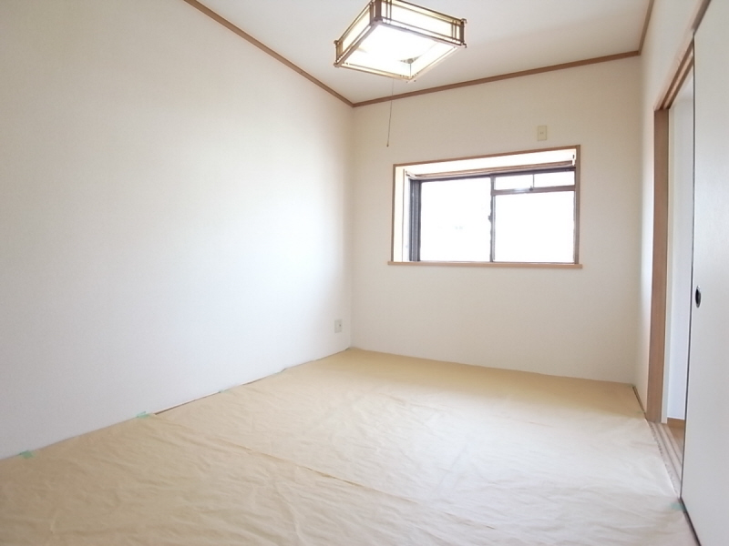 Other room space. Japanese-style room is also good per sun!