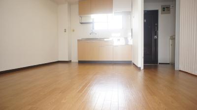 Living and room. Spacious living room ・ This flooring!