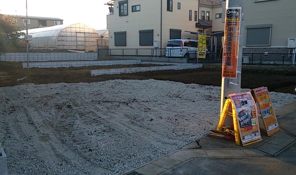 Local photos, including front road. Local (12 May 2013) Shooting