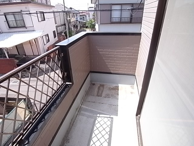 Balcony. Also dried unlimited laundry so good per yang.