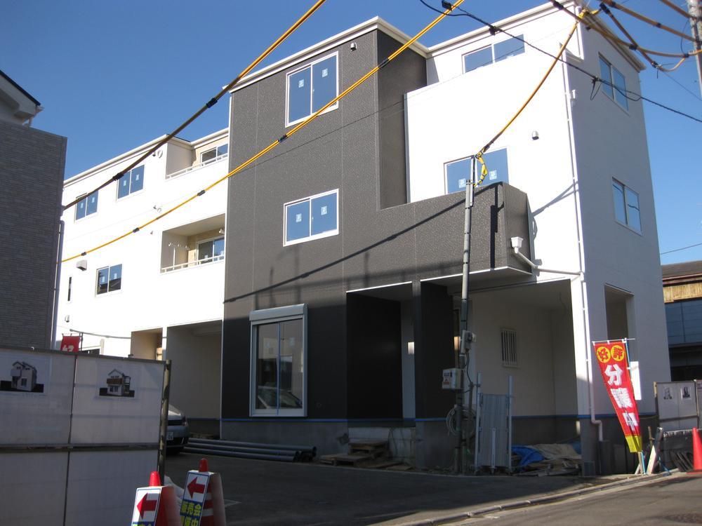 Local appearance photo. It is a positive per well of the corner lot.