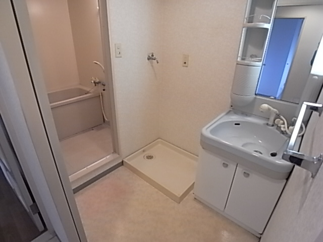 Washroom. Also there is room undressing space.