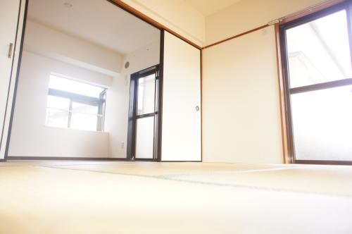 Living and room. It is a space of relaxation is Japanese-style room!