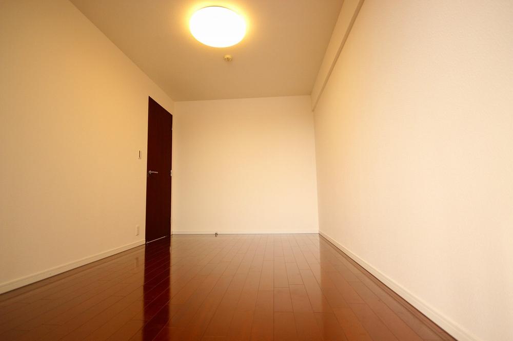 Non-living room. South side room About 7.0 Pledge