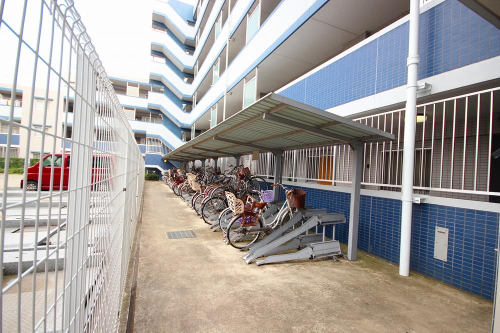 Other common areas. Common area (parking lot)