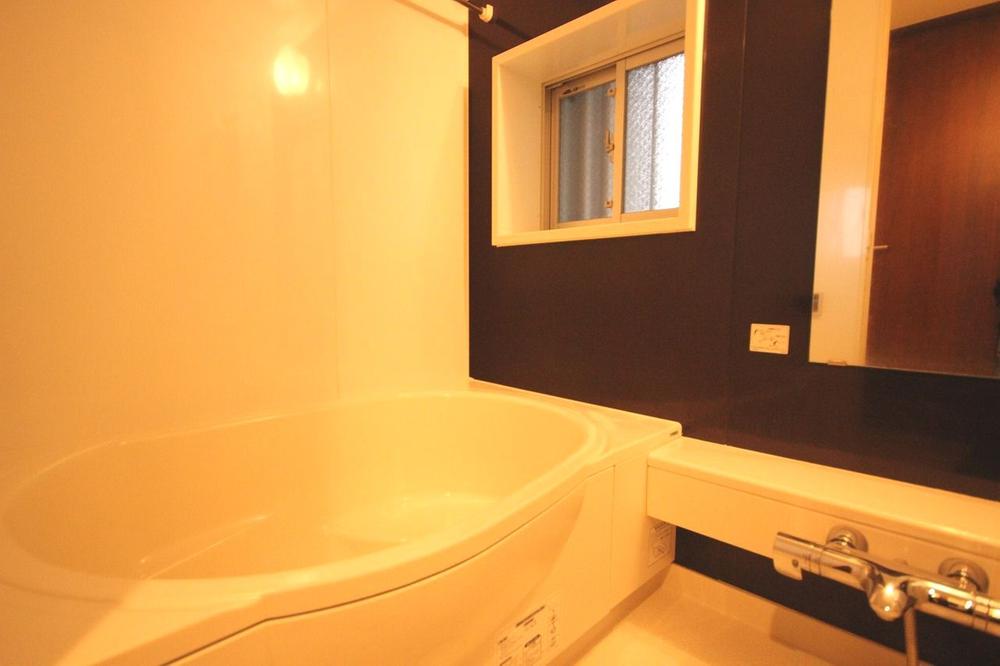 Bathroom. Egg-shaped tub