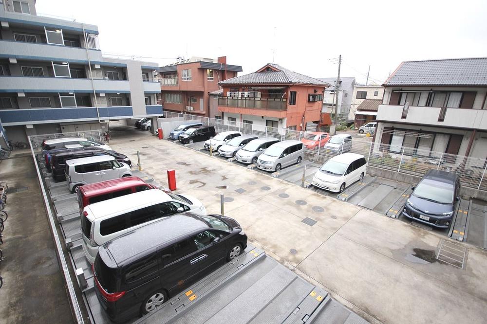 Parking lot. Common area (parking lot)