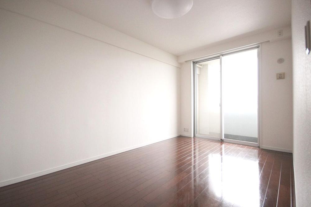 Non-living room. South side room About 7.0 Pledge