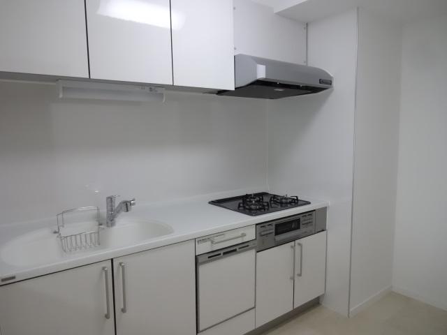 Kitchen. Spacious kitchen that has been unified in white on the top plate of the artificial marble.