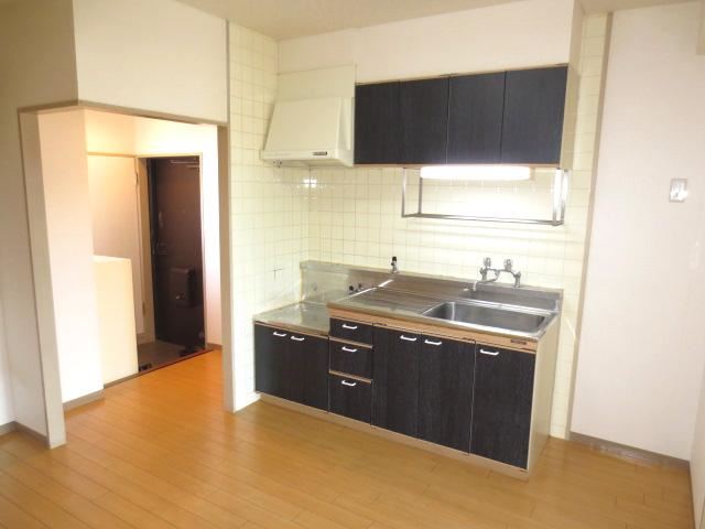 Kitchen. Gas stove can be installed.