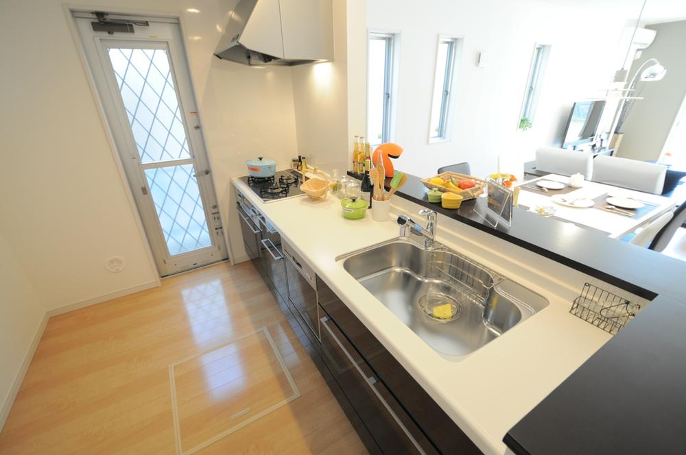 Same specifications photo (kitchen). Face-to-face kitchen construction cases