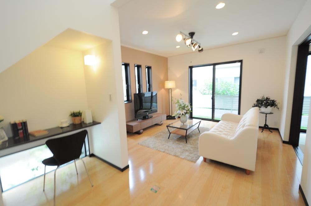 Same specifications photos (living). Living 19.6 Pledge !! living in the stairs of the face-to-face kitchen