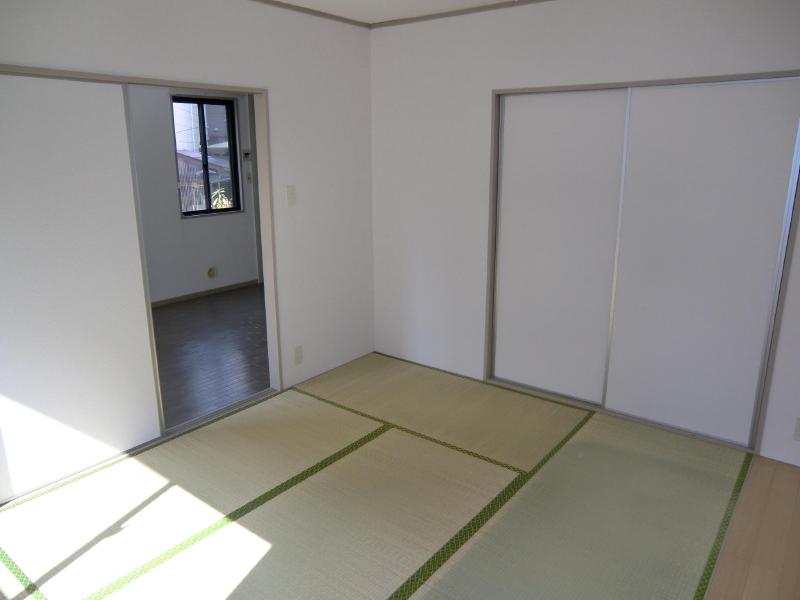 Other room space. Japanese-style room is calm