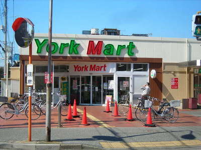 Supermarket. 80m to York Mart (super)