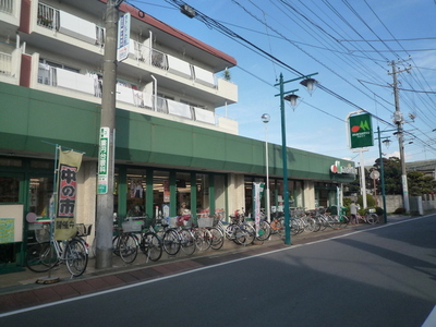 Supermarket. 600m until Maruetsu (super)