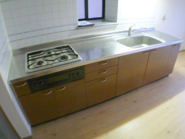 Kitchen. Hakadori you dishes in the three-necked system Kitchen