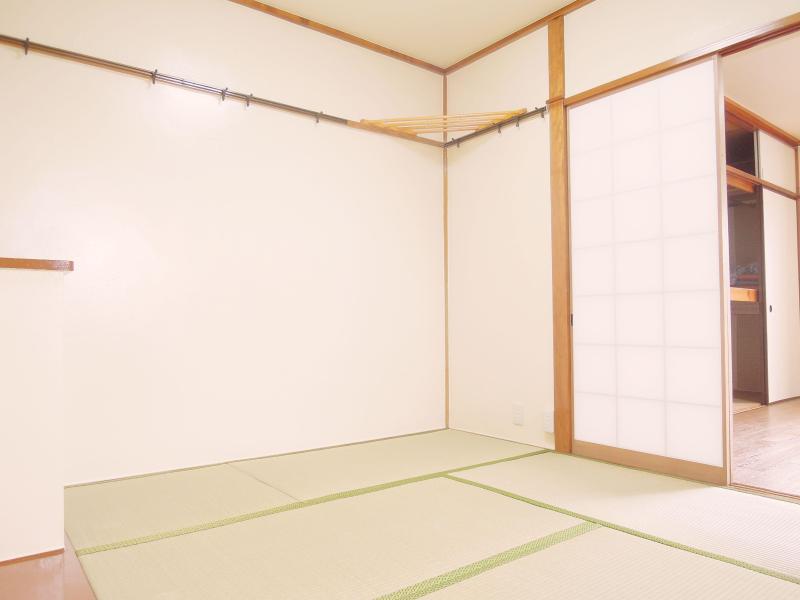 Living and room. Tatami also is a new article