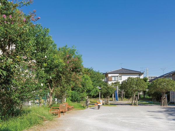 Surrounding environment. Motonakayama park (about 440m ・ 6-minute walk)