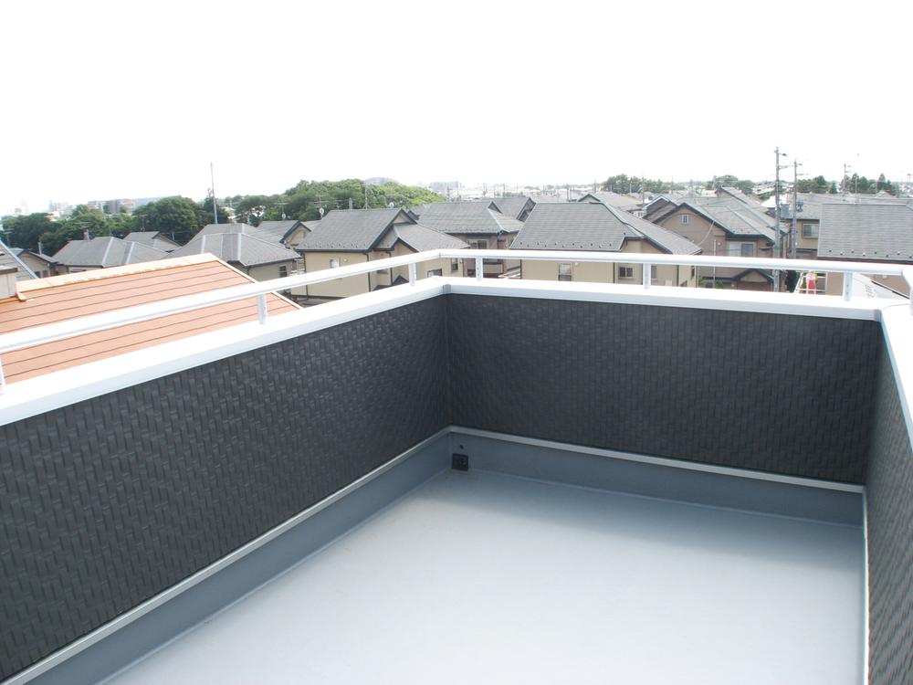 View photos from the dwelling unit. View from the site (July 2013) Shooting