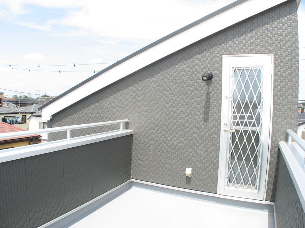 View photos from the dwelling unit. View from the site (July 2013) Shooting