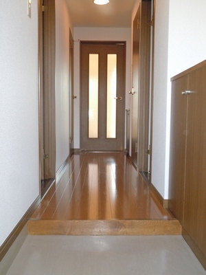 Entrance. Private space is not visible from the front door!