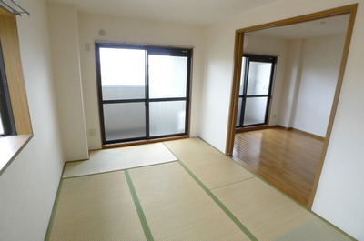 Living and room. Japanese-style room 6 quires