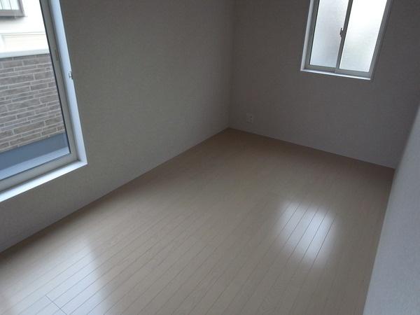 Non-living room. Second floor north side Western-style