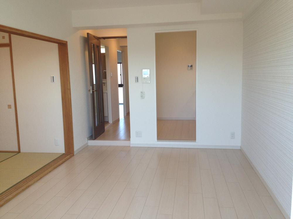 Living. It is living the bright impression.