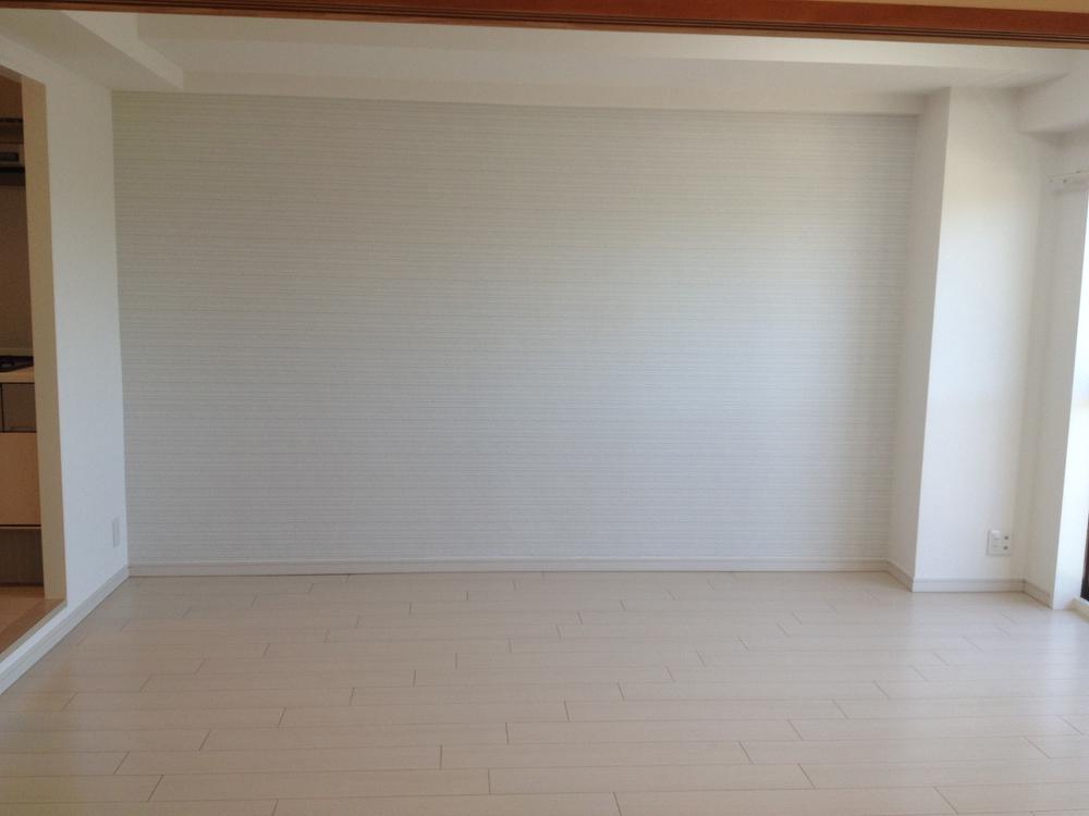 Living. Living another angle. And finished with a soft space accent Cross.