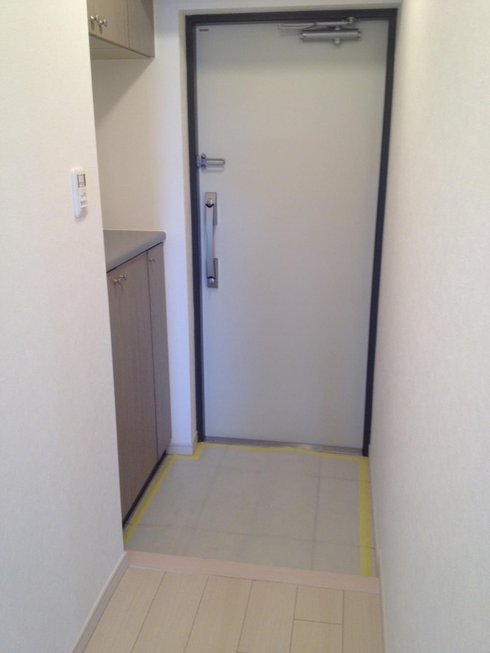 Entrance. Entrance There is also a white as the keynote, Bright impression.