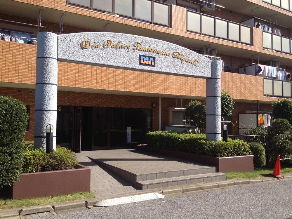 Entrance. It is the perfect entrance to MukaiEru customers.