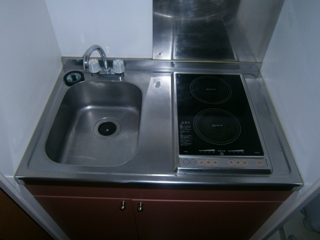 Kitchen. Two-burner stove