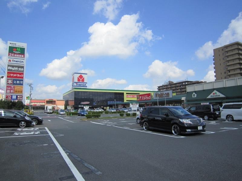 Shopping centre. Maruetsu, Inc. ・ Yamada Denki until the other 1360m