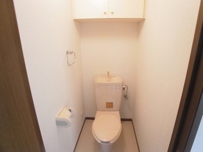 Toilet. Attaching therefore shelf convenient can be stored detergent and paper ☆