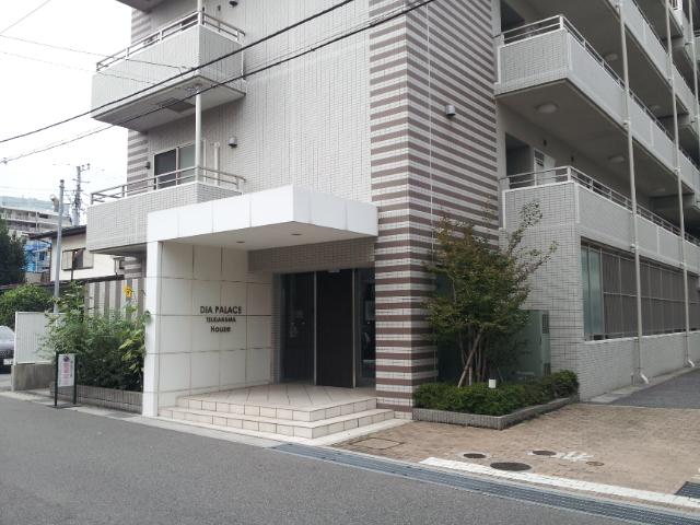 Entrance. Common areas