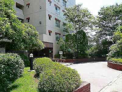 Entrance. ◇ is September 2007 full renovation completed in the room! ◇ The balcony is equipped with a storeroom that can be used free of charge! ◇ For details of the rooms are in charge: please contact Fujimoto!