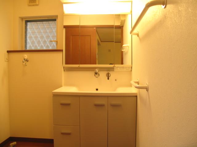 Wash basin, toilet