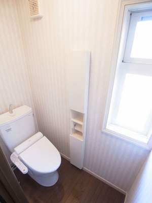 Toilet. 1st floor ・ It is useful because on the second floor there is a toilet. Happy multi-function toilet seat.