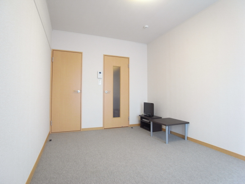 Living and room. Carpet specification room is with excellent sound insulation!