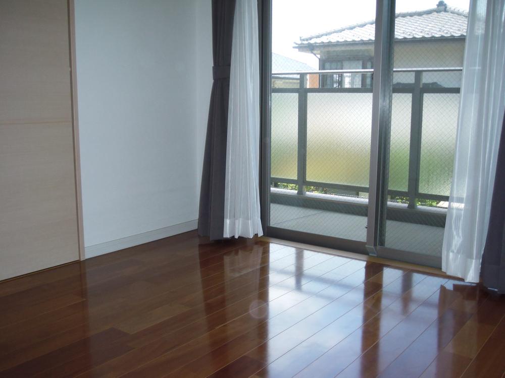 Non-living room. Indoor (June 2012) shooting